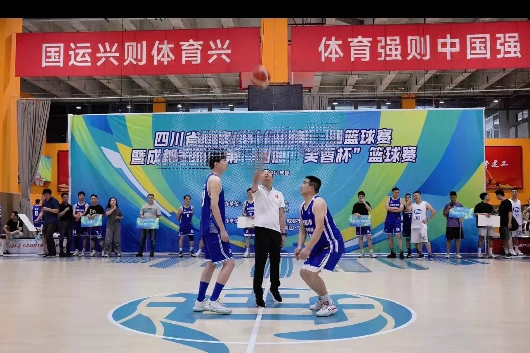 Rescate de AED que salvan vidas durante el evento deportivo: la respuesta rápida de emergencia salva al atleta de un paro cardíaco repentino